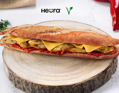 Bocadillo Mediterráneo de pollo especiado 100% vegetal de Heura