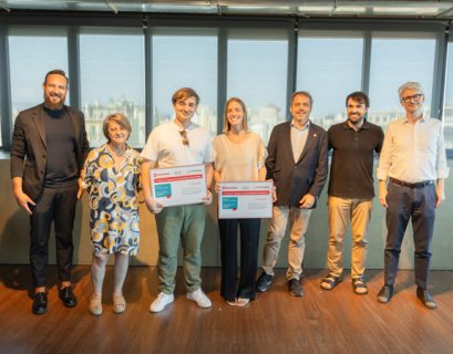 De izquierda a derecha: Mauro Manca, profesor de UIC Barcelona y arquitecto socio-fundador de Energreen Design; Teresa Batlle, arquitecto del estudio Picharchitects/Pich-Aguilera; Agustín Ardisana Witenas, alumno de UIC Barcelona ganador del primer premio; Martina Musacchio, alumna de UIC Barcelona ganadora del segundo premio; Miguel Universidad Internacional de Catalunya Dirección de Comunicación Ángel Gallardo, Business Unit Director de ROCKWOOL Peninsular; Jordi Guivernau, arquitecto por UIC Barcelona y miembro del Departamento Técnico de ROCKWOOL; y Alessio Battistella, arquitecto del estudio ARCò - Architettura e Cooperazione y profesor del Politécnico de Milán.