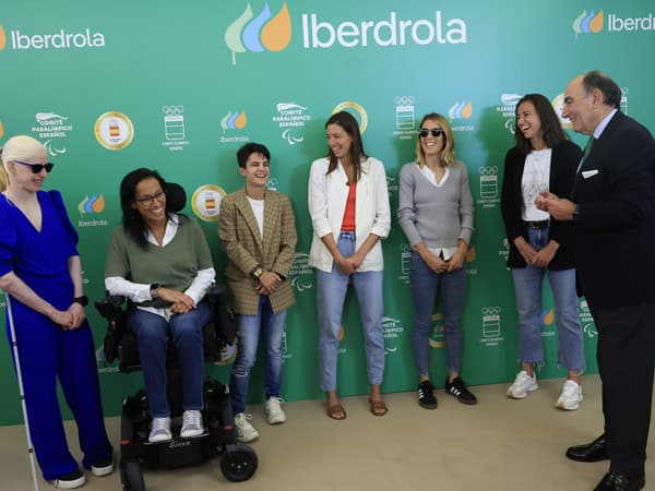 Galán destaca a las deportistas olímpicas y paralímpica