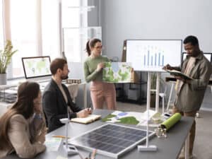 Formación Especializada: Clave para la Sostenibilidad en el Sector Logístico 