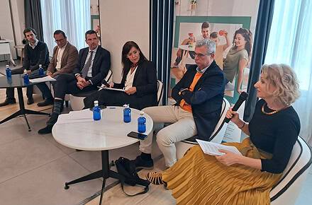 Mesa redonda de la Asamblea Andimat 2026 sobre eficiencia energética y descarbonización de edificios