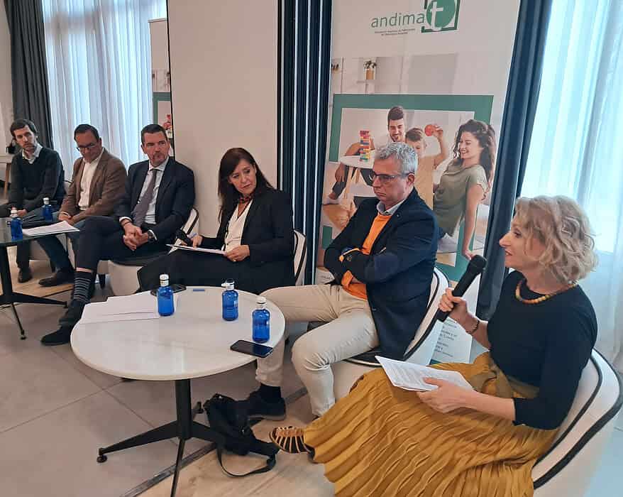 Mesa redonda de la Asamblea Andimat 2026 sobre eficiencia energética y descarbonización de edificios