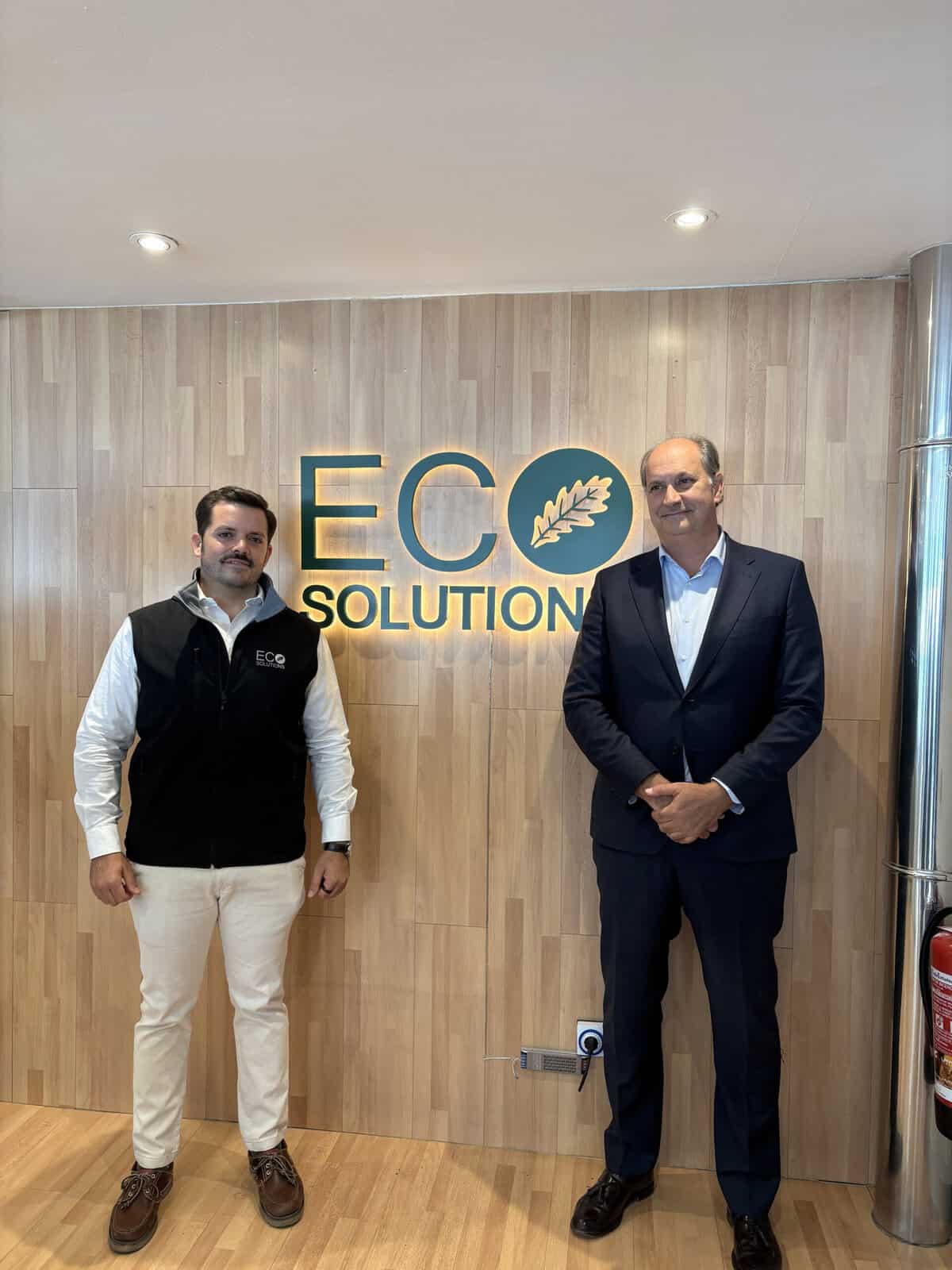 Javier Muñoz, CEO de Ecoes; y el consejero de digitalización de la Comunidad de Madrid, Miguel López-Valverde
